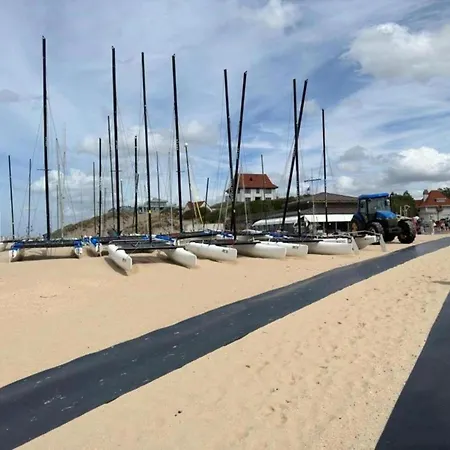 In Nieuwpoort By The Seafront, Cleaning Included 아파트